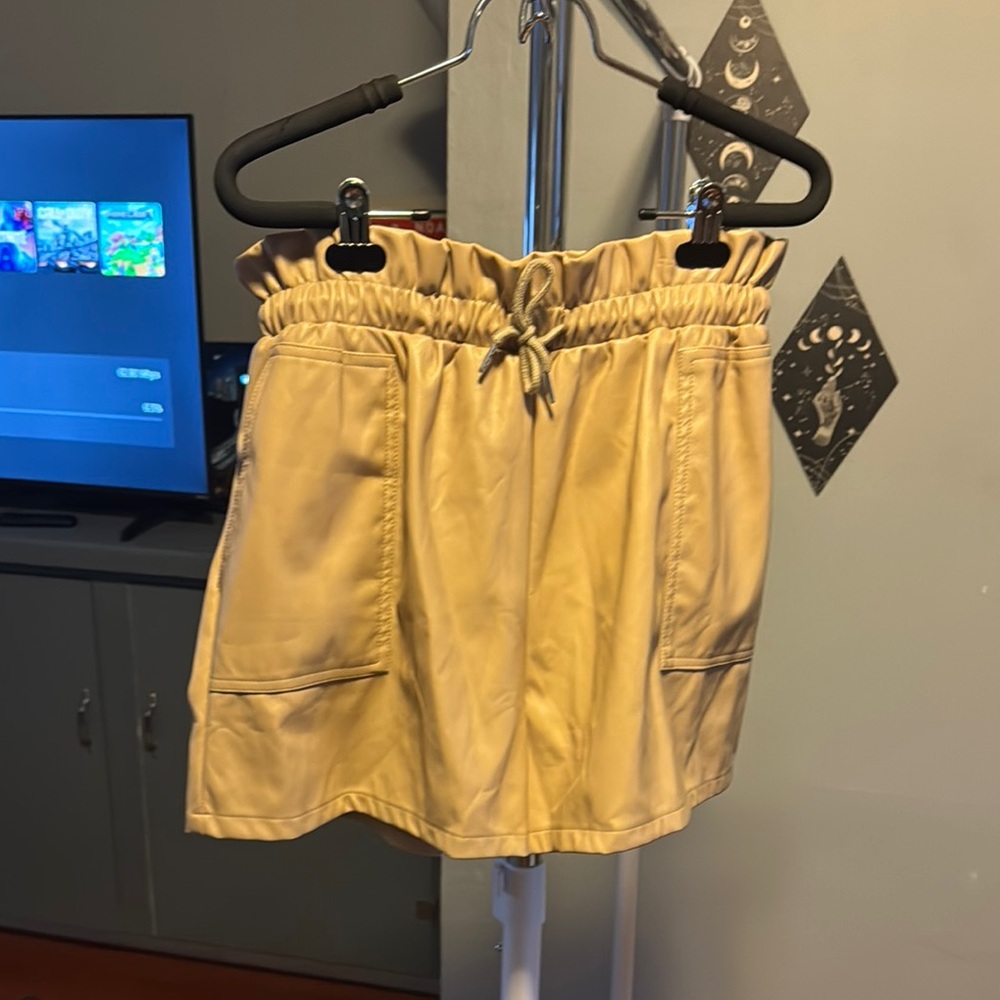 HYFVE Tan Cargo Shorts with Elastic Waist
